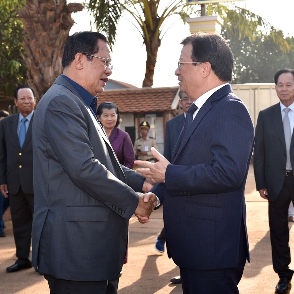 Việt Nam trao tặng Campuchia công trình Chợ biên giới kiểu mẫu viet nam trao tang campuchia cong trinh cho bien gioi kieu mau