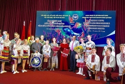 chan dung hoa hau tro thanh nu nghi si tre nhat belarus
