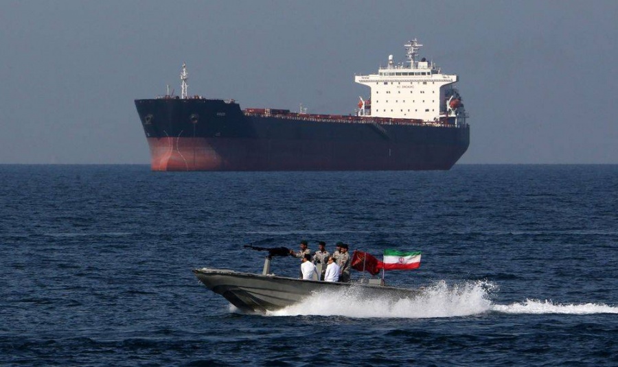 Iran lại bắt giữ thêm một tàu chở dầu ở Vịnh Ba Tư iran lai bat giu them mot tau cho dau o vinh ba tu