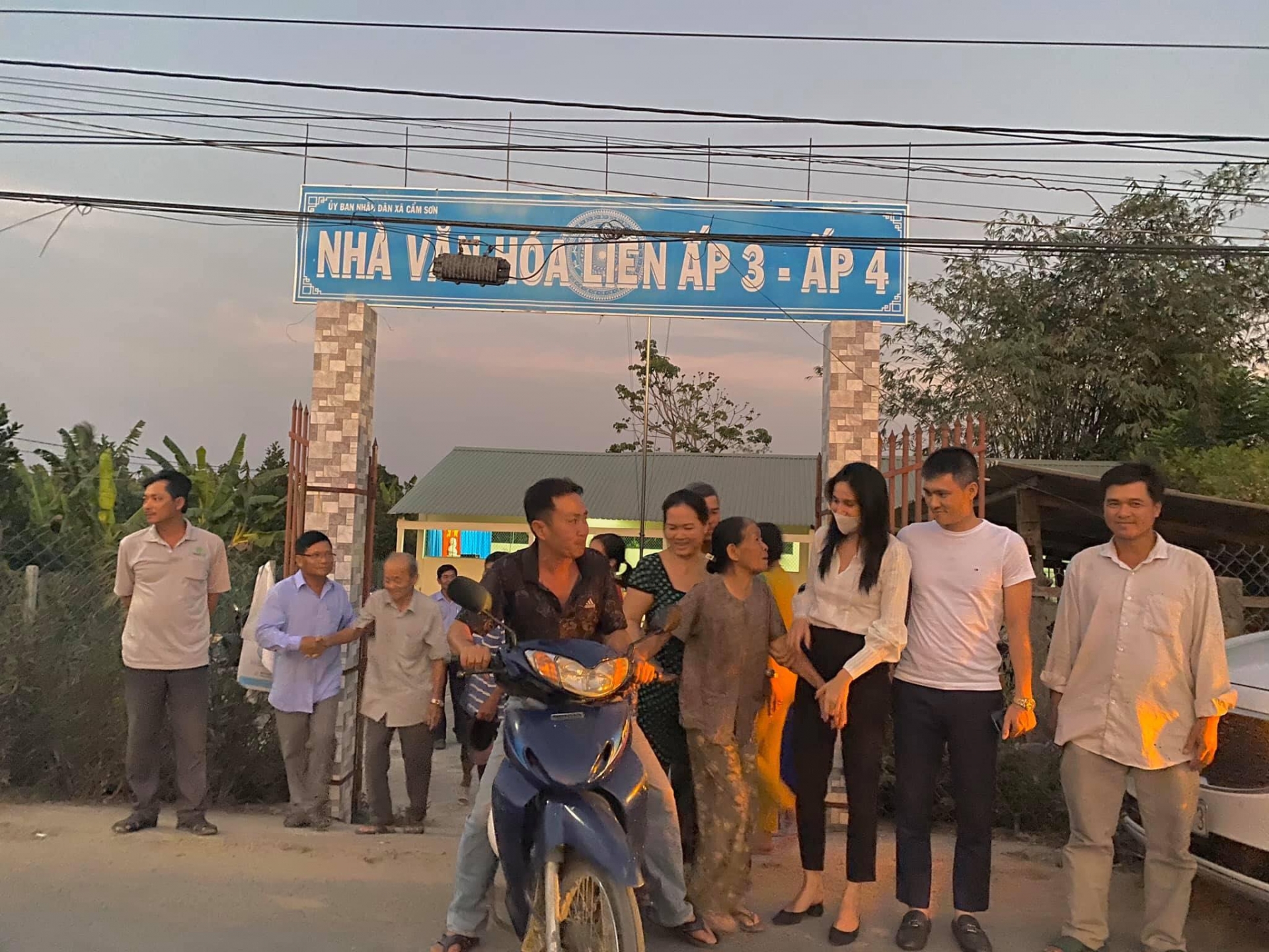 Tin giải trí sao Việt hôm nay (17/3): Quỹ cứu trợ hạn mặn của ca sĩ Thủy Tiên cán mốc 9,5 tỷ VND tin giai tri sao viet hom nay 173 quy cuu tro han man cua ca si thuy tien can moc 95 ty vnd