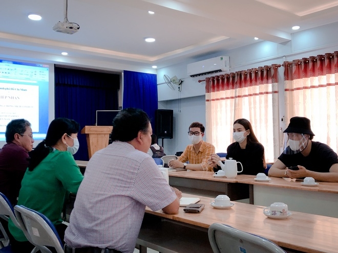 tin tuc giai tri sao viet hom nay 183 ho ngoc ha ho tro 2 phong cach ly cho benh nhan covid 19