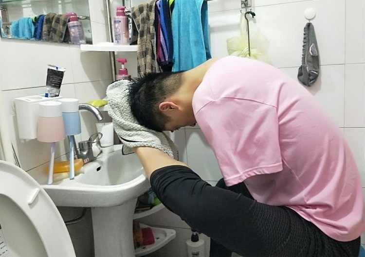 Cái kết viên mãn cho tình yêu đẹp giữa chàng trai không tay và cô gái cao 1,1 mét cai ket vien man cho tinh yeu dep giua chang trai khong tay va co gai cao 11 met