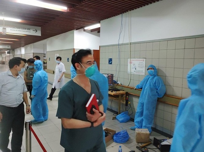 Ảnh y, bác sĩ Bệnh viện Bạch Mai với thông điệp 'chúng tôi vẫn ổn, hãy yên tâm' gây xúc động anh y bac si benh vien bach mai voi thong diep chung toi van on hay yen tam gay xuc dong