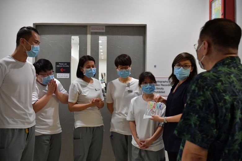 24 ngày chiến đấu với tử thần, giành lại sự sống của bệnh nhân Covid-19 tại Singapore 24 ngay chien dau voi tu than gianh lai su song cua benh nhan covid 19 tai singapore