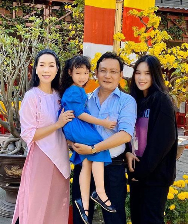 Tin giải trí sao Việt hôm nay (5/4): Hoài Linh lên tiếng đính chính giới tính của bản thân, tiết lộ về vợ cũ tin giai tri sao viet hom nay 54 hoai linh len tieng dinh chinh gioi tinh cua ban than tiet lo ve vo cu