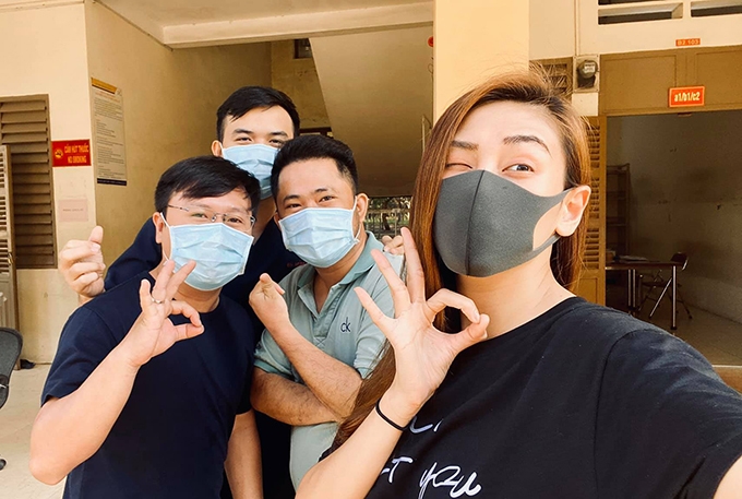 Tin giải trí sao Việt hôm nay (5/4): Hoài Linh lên tiếng đính chính giới tính của bản thân, tiết lộ về vợ cũ tin giai tri sao viet hom nay 54 hoai linh len tieng dinh chinh gioi tinh cua ban than tiet lo ve vo cu