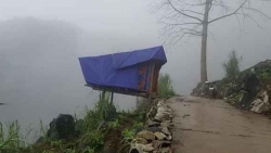 nam sinh co lao ha giang ngay ngay leo 5km duong nui tim wifi de hoc online
