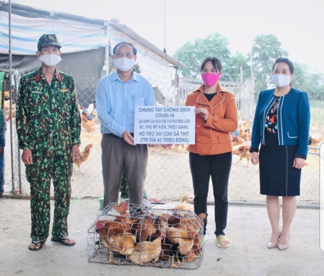 Một hộ dân tại Quảng Trị ủng hộ cả đàn gà chống dịch Covid-19 mot ho dan tai quang tri ung ho ca dan ga chong dich covid 19