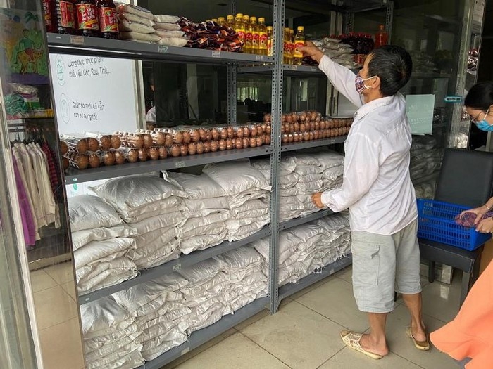 Ấm lòng chuỗi siêu thị 'Hạnh Phúc 0 đồng' dành cho người dân khó khăn tại Hà Nội am long chuoi sieu thi hanh phuc 0 dong danh cho nguoi dan kho khan tai ha noi