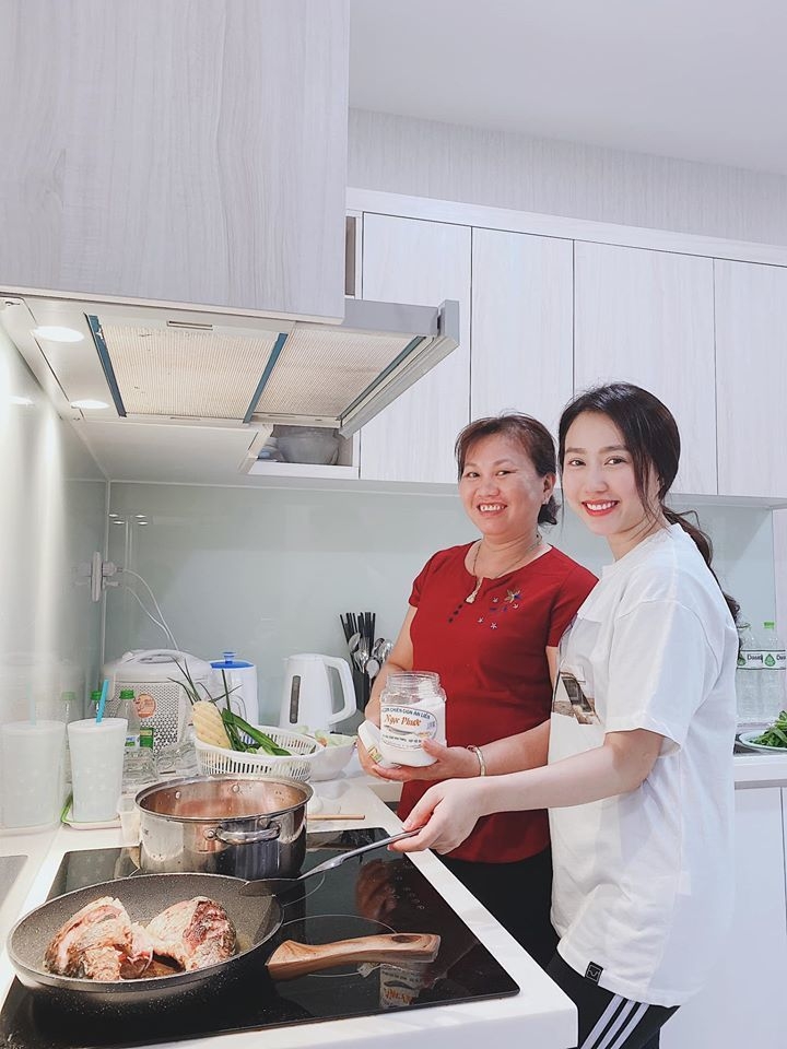 Tin tức giải trí sao Việt hôm nay (19/4): Sao Việt đăng ảnh tưởng nhớ ngày giỗ đầu của cố nghệ sĩ Lê Bình tin tuc giai tri sao viet hom nay 194 sao viet dang anh tuong nho ngay gio dau cua co nghe si le binh