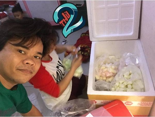Tin tức giải trí sao Việt hôm nay (21/4): MC Đại Nghĩa lắp đặt ATM gạo ở Cà Mau tin tuc giai tri sao viet hom nay 214 mc dai nghia khong phan xet nguoi den nhan gao su dung tui giay bao ve moi truong