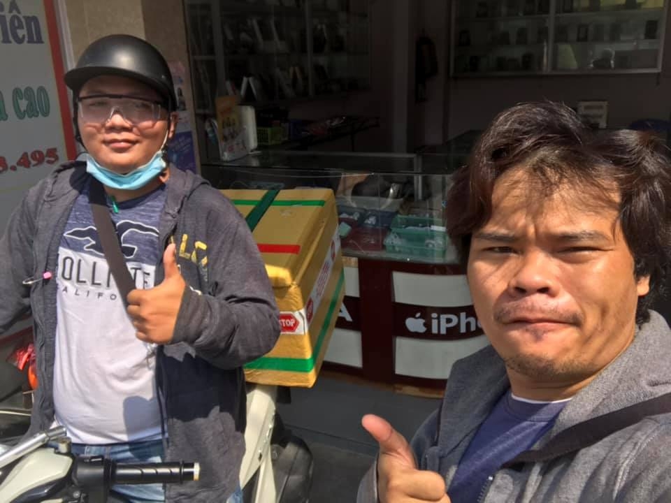 Tin tức giải trí sao Việt hôm nay (21/4): MC Đại Nghĩa lắp đặt ATM gạo ở Cà Mau tin tuc giai tri sao viet hom nay 214 mc dai nghia khong phan xet nguoi den nhan gao su dung tui giay bao ve moi truong