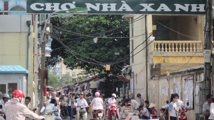 Báo nước ngoài gợi ý 6 khu chợ nên tham quan ở Hà Nội cung du khach nuoc ngoai vong quanh cac ngoi cho tru danh nhat dat ha thanh