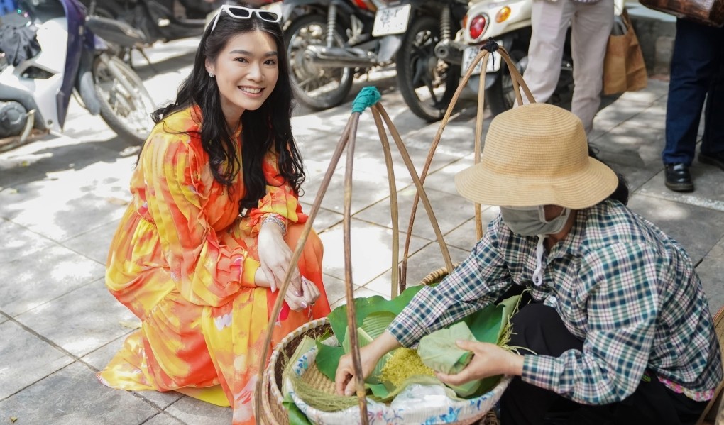 Hoa hậu Indonesia hào hứng với ẩm thực Hà Nội Hoa hậu Indonesia hào hứng với ẩm thực Hà Nội
