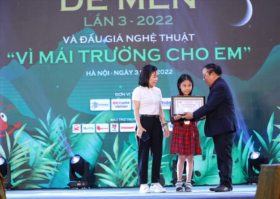 Trao giải thưởng thiếu nhi Dế Mèn lần thứ ba: Không có giải thưởng lớn Trao giải thưởng thiếu nhi Dế Mèn lần thứ ba: Không có giải thưởng lớn