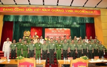 vietnamese traffic policer fines drivers by doing push ups for not wearing face mask