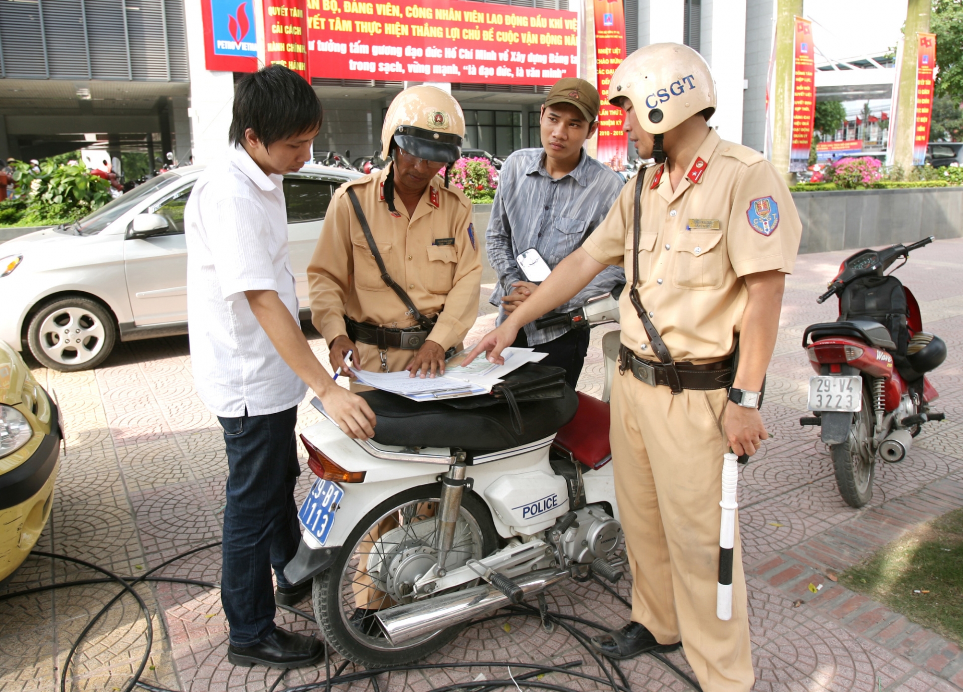 New policy in Vietnam: Traffic violated vehicles not be confiscated with guarantee money place new policy in vietnam vehicles not confiscated for traffic violation if there is guarantee money