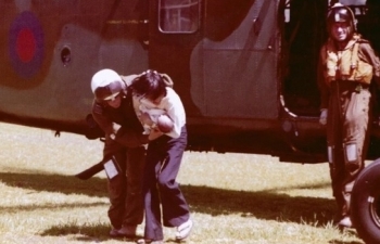 two vietnamese volunteer to donate lung for critical covid 19 british pilot