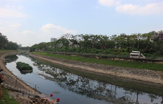 Hanoi applies new technology to clean up To Lich river hanoi applies new technology to clean up to lich river