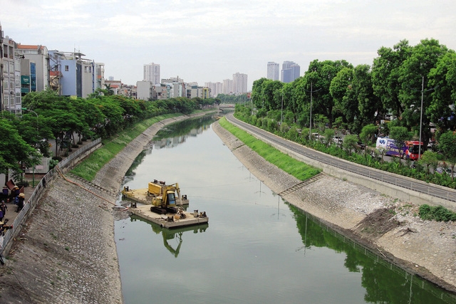 Hanoi applies new technology to clean up To Lich river hanoi applies new technology to clean up to lich river