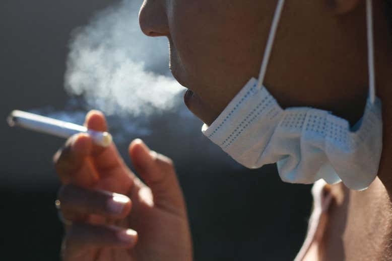 Experts warn smoking to possibly increase the risk of contracting with coronavirus experts warn smoking may increase the risk of contracting with coronavirus