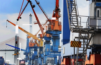 vietnam is believed to benefit from its success in containing covid 19 foreign expert