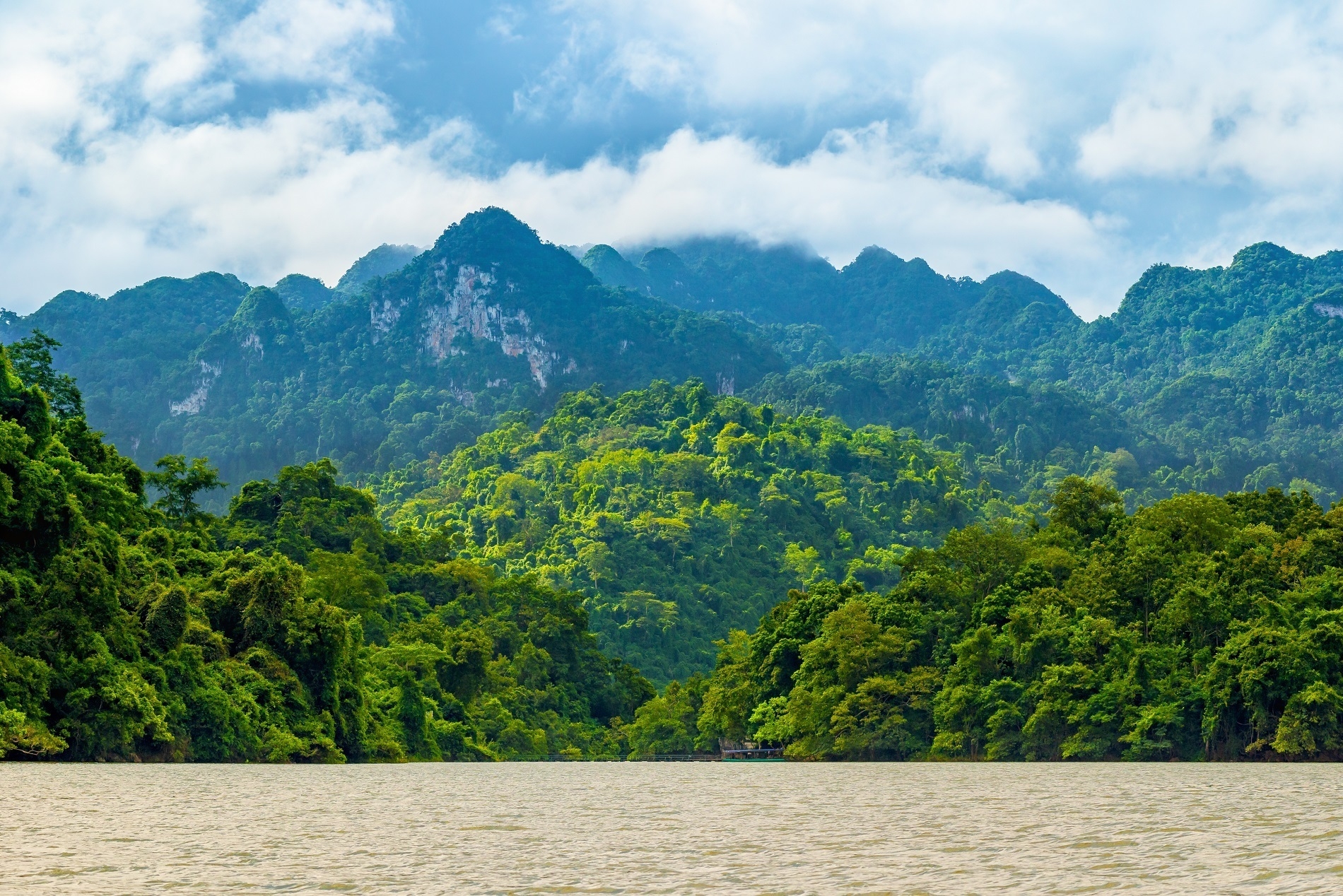 six stunning kayak hot spots worth trying in vietnam
