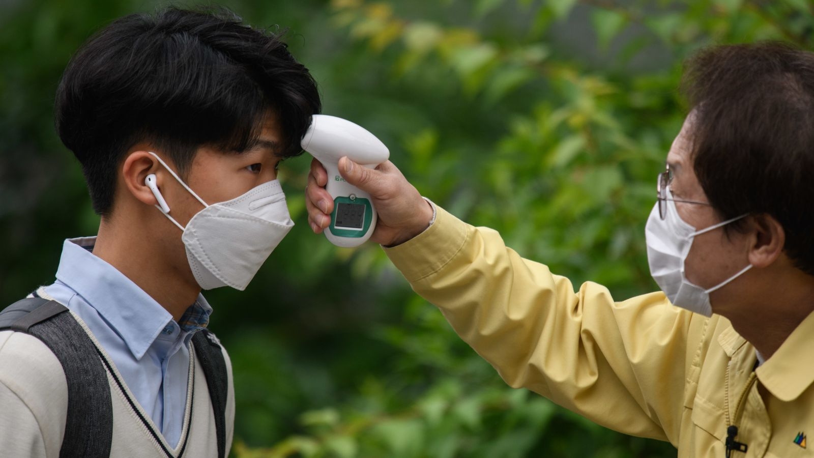 Coronavirus updates in South Korea: Hundreds of schools to close again after reopening south korea hundreds of schools to close after reopening
