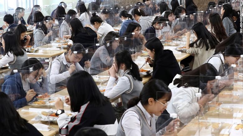 Coronavirus updates in South Korea: Hundreds of schools to close again after reopening south korea hundreds of schools to close after reopening