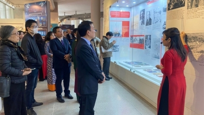 展示250多件巴黎协定——和平之门专题的资料和实物