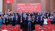 举行2024甲辰年春节友好见面会