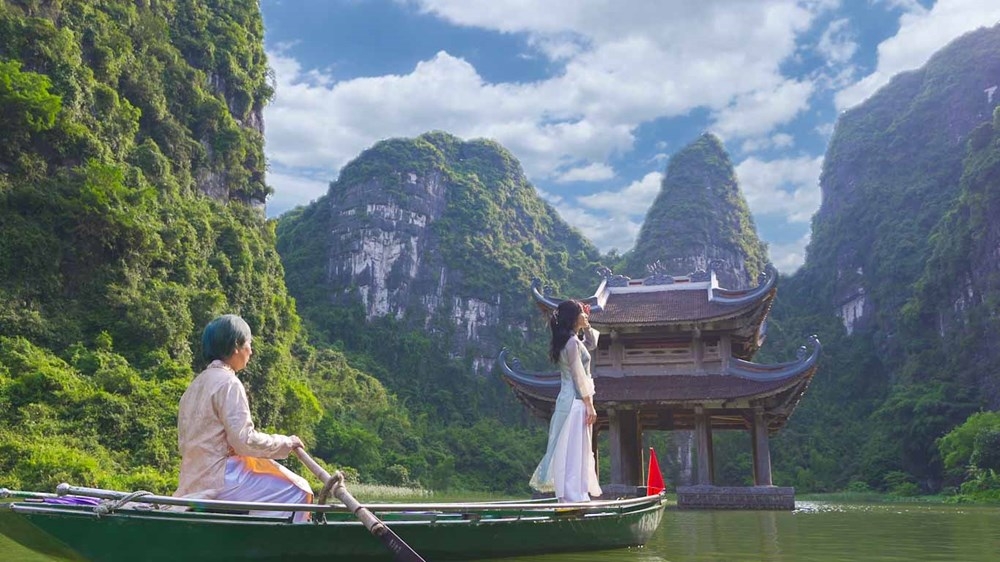 音乐视频经过越南19个著名旅游景点精心制作。 音乐视频经过越南19个著名旅游景点精心制作。