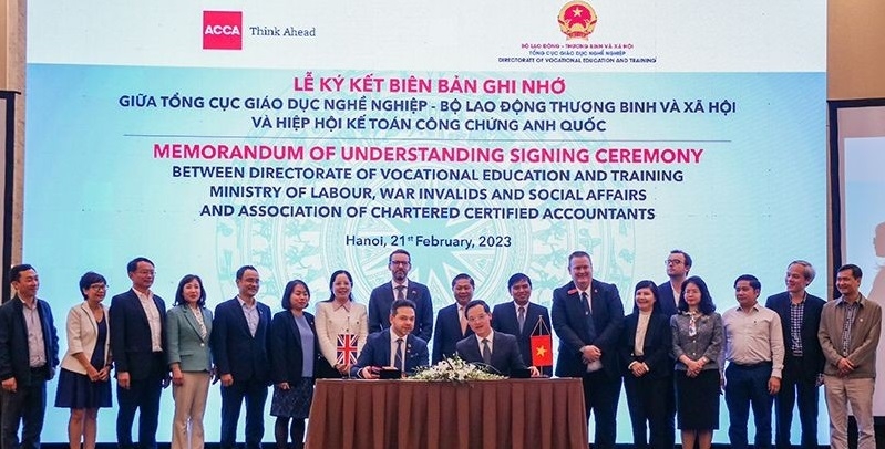 职业教育总局与英国特许公认会计师公会(ACCA)之间的合作备忘录签署仪式。 职业教育总局与英国特许公认会计师公会(ACCA)之间的合作备忘录签署仪式。