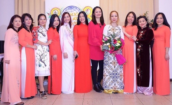 奥地利越南妇女协会的姐妹们。 (图:NVCC) 奥地利越南妇女协会的姐妹们。 (图:NVCC)