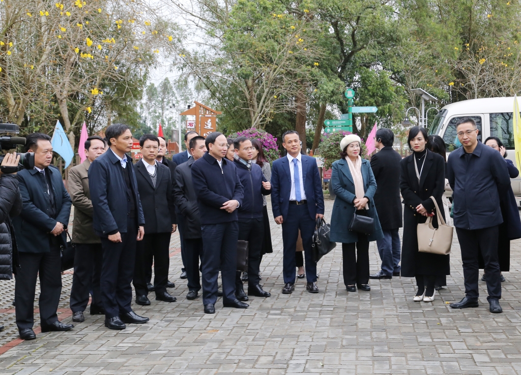 广宁省委书记与广西壮族自治区党委书记举行会谈