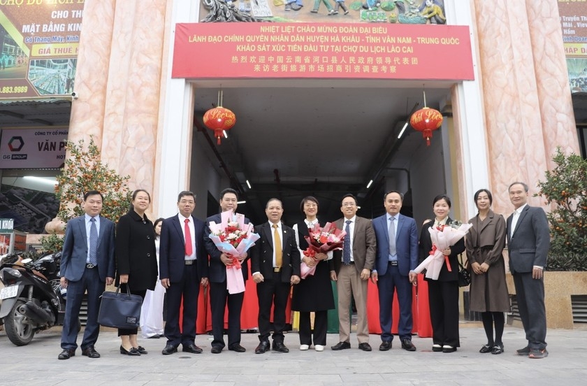 各位代表合影留念。 各位代表合影留念。