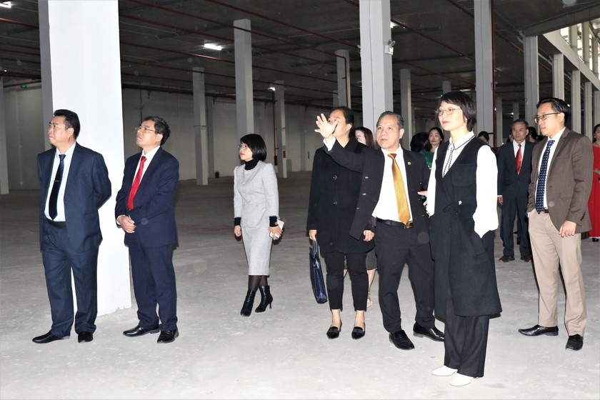 老街旅游集市管理局代表员。 老街旅游集市管理局代表员。