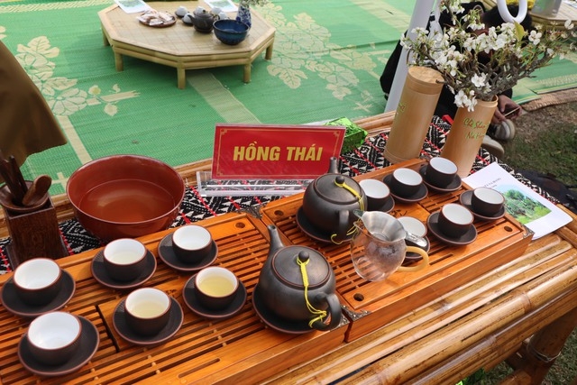 为了做出好喝的茶,茶民必须完成多道细致的工序。 为了做出好喝的茶,茶民必须完成多道细致的工序。
