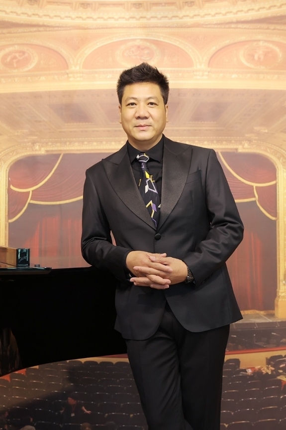 人民艺术家国兴。 人民艺术家国兴。