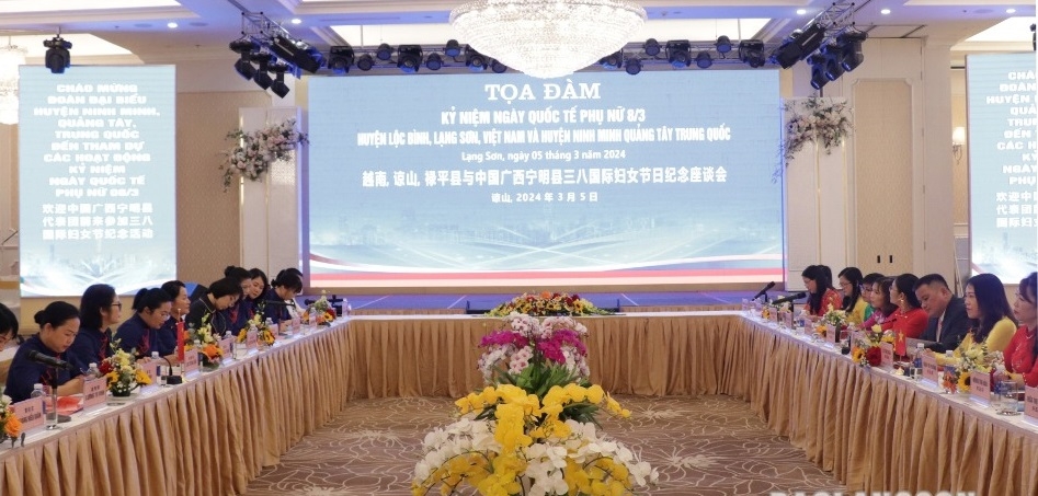 座谈会场景。 座谈会场景。