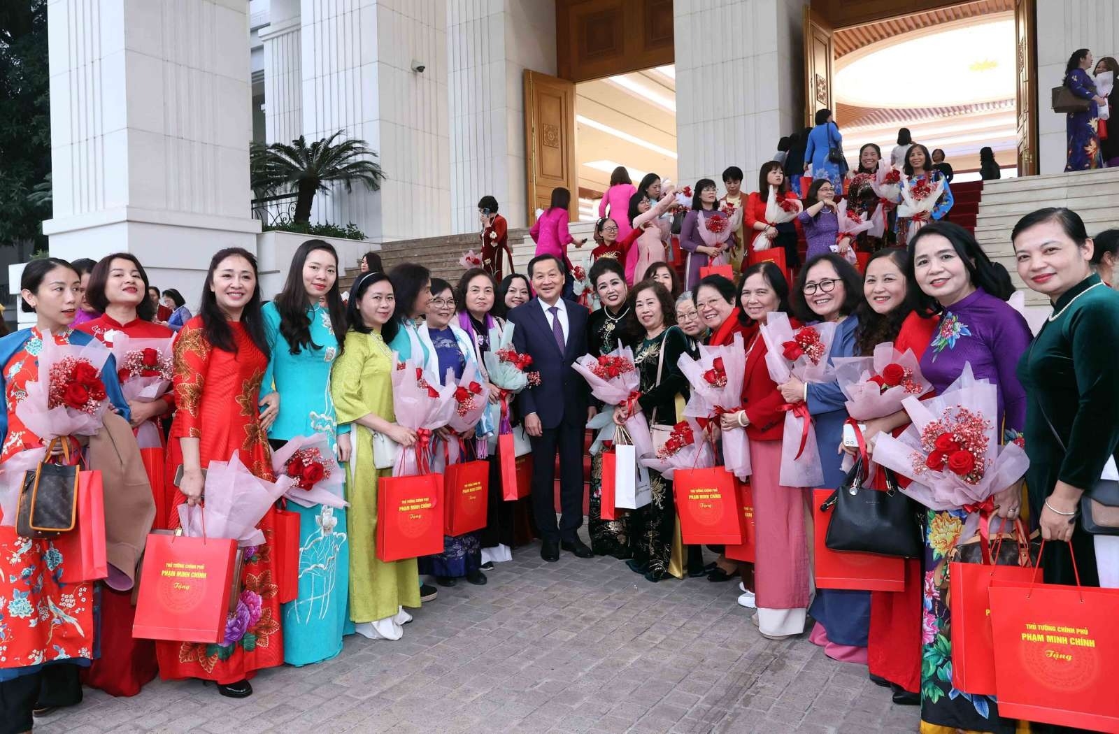 与会代表合影留念。 与会代表合影留念。