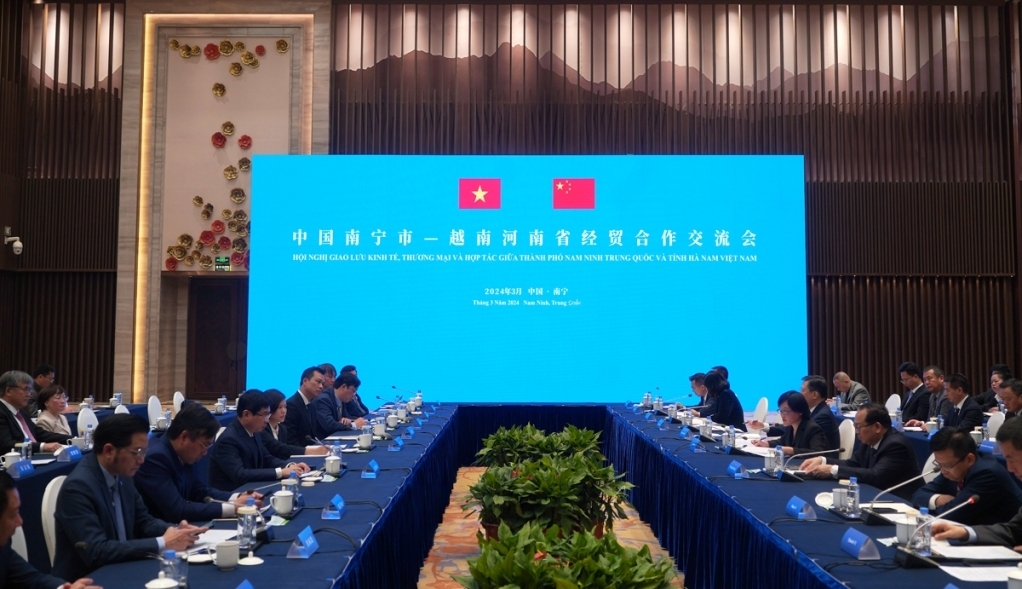 座谈会场景。 座谈会场景。