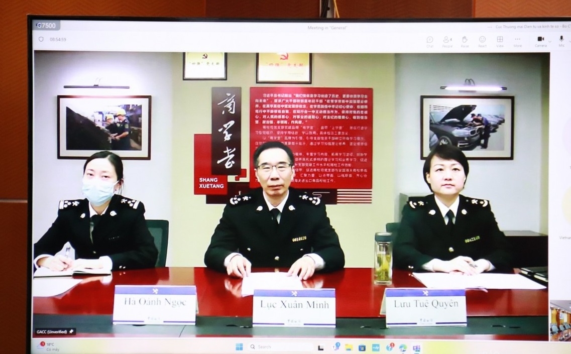 中国海关总署商检司副司长陆春明先生