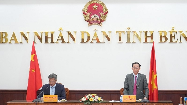 槟椥省人民委员会副主席阮明景在座谈会上发表讲话。 槟椥省人民委员会副主席阮明景在座谈会上发表讲话。