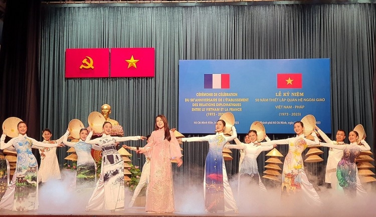 越法建交50周年纪念仪式。 越法建交50周年纪念仪式。