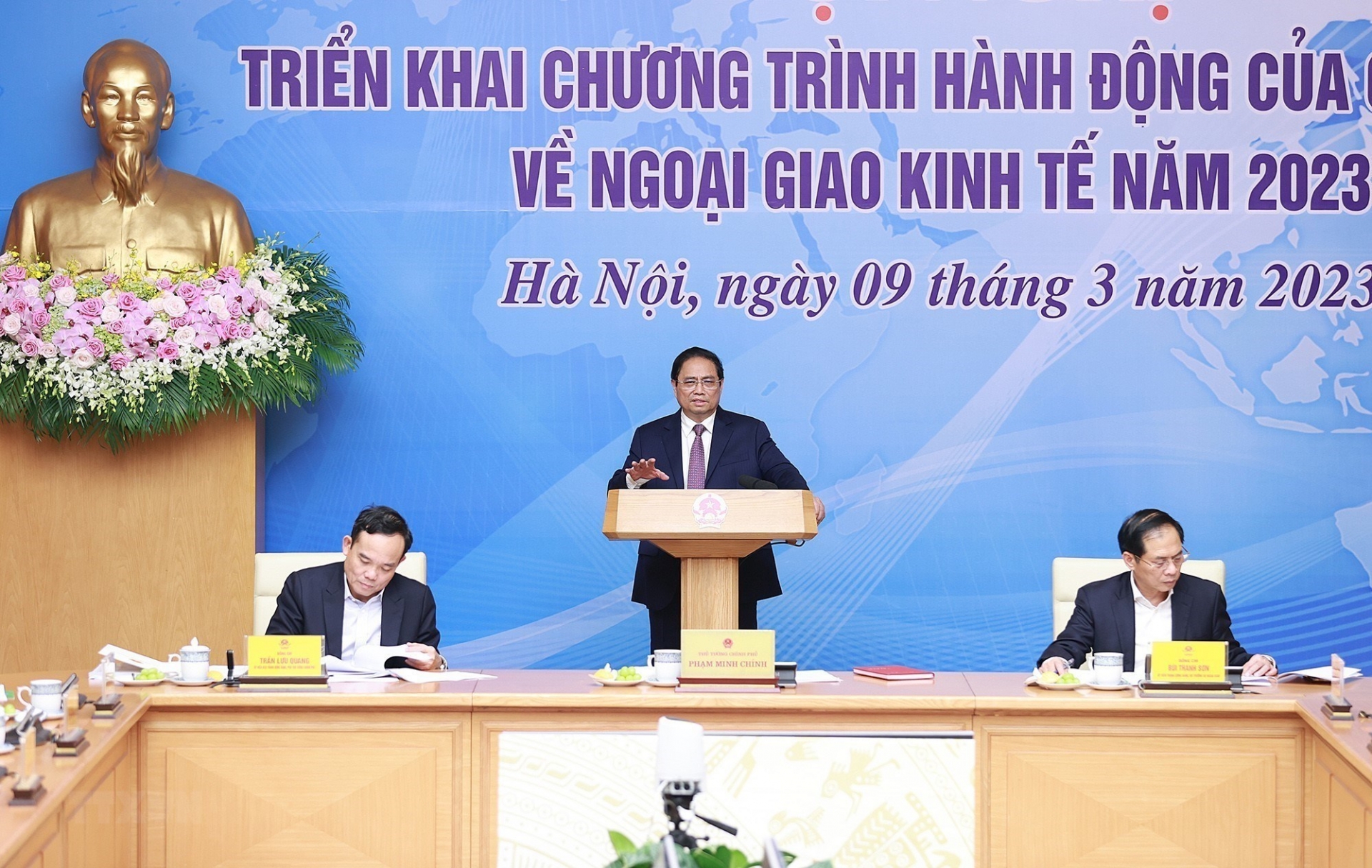 越南政府举行落实2023年经济外交行动计划的会议。 越南政府举行落实2023年经济外交行动计划的会议。