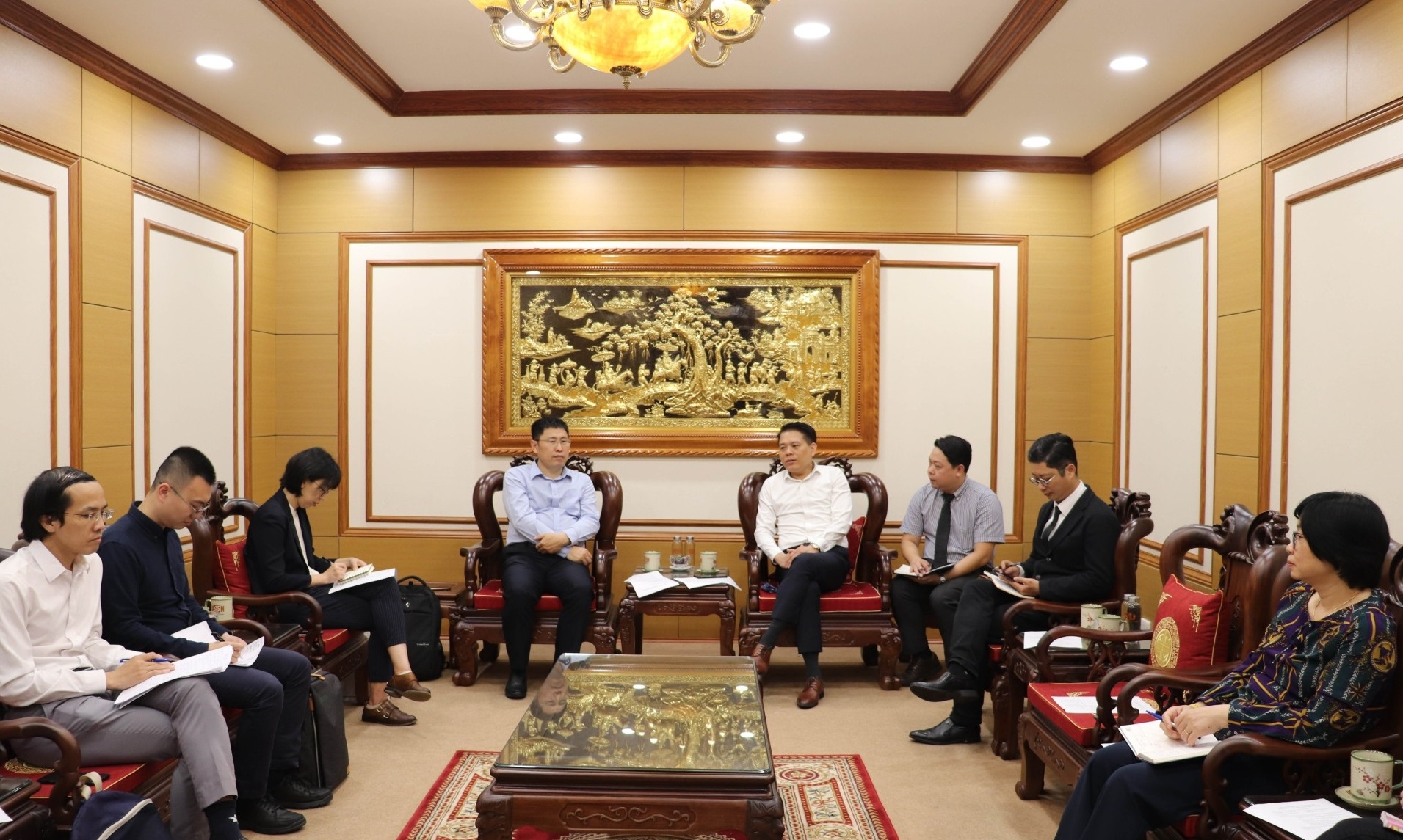 参加会谈的有合作与发展部、国际学系、东方学系、中国研究中心等的代表。 参加会谈的有合作与发展部、国际学系、东方学系、中国研究中心等的代表。