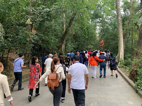 越侨代表团开始祖地之行。 越侨代表团开始祖地之行。