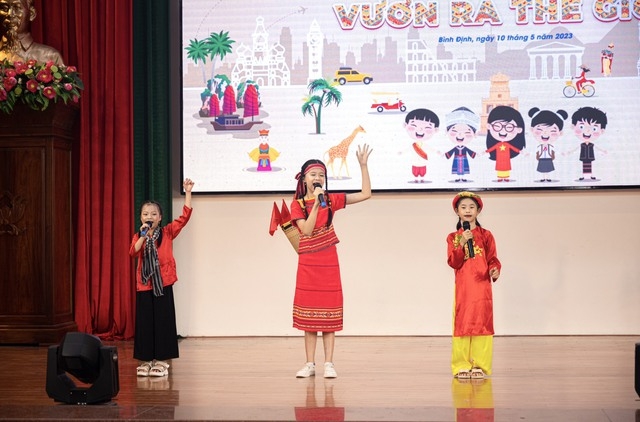参加半决赛的儿童选手由3名来自同一学校的学生或来自不同年级的学生组成，参与展示并与评委直接互动。（图：VGP）