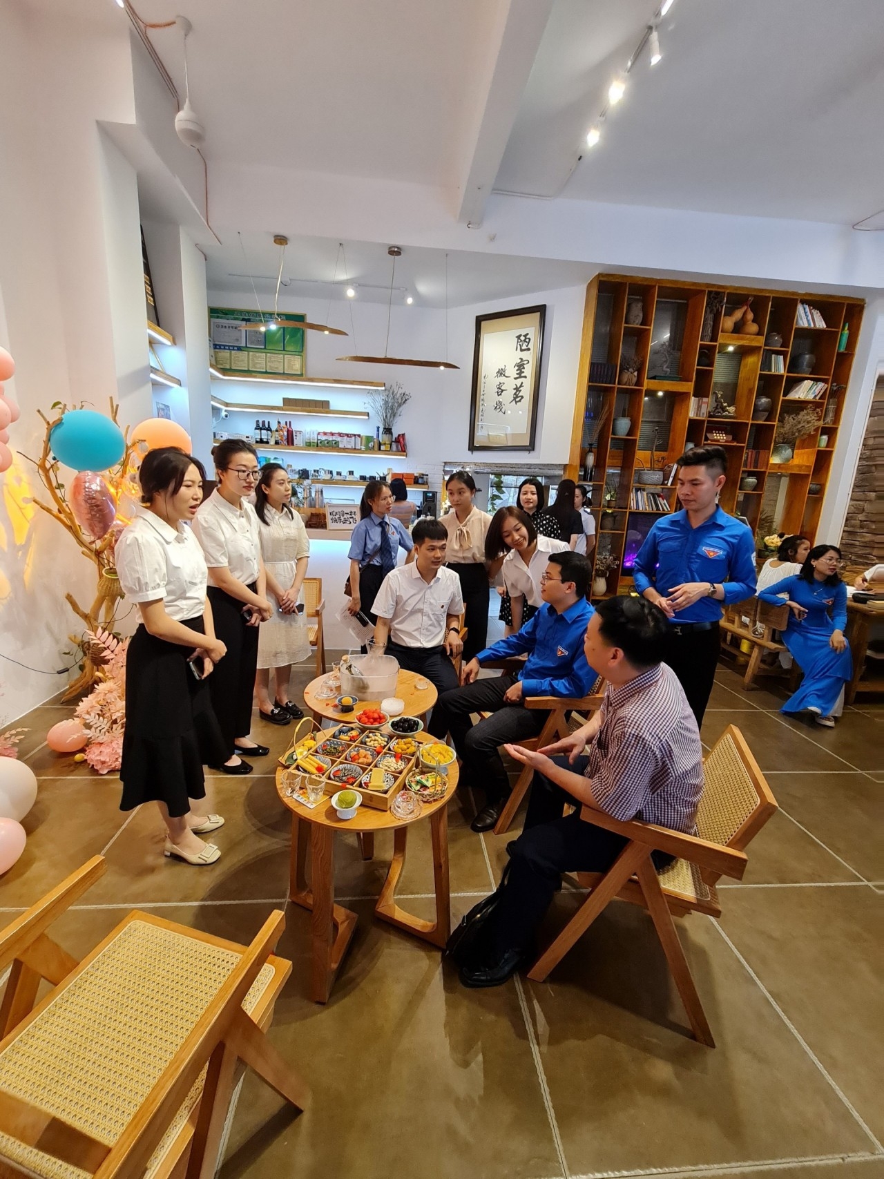 两市青年团已了解各家庭寄宿——跨境旅游的特征,体验中国茶道。 两市青年团已了解各家庭寄宿——跨境旅游的特征,体验中国茶道。